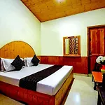 Oyo Flagship 82405 Cochin Villa