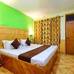 Oyo Flagship 82405 Cochin Villa