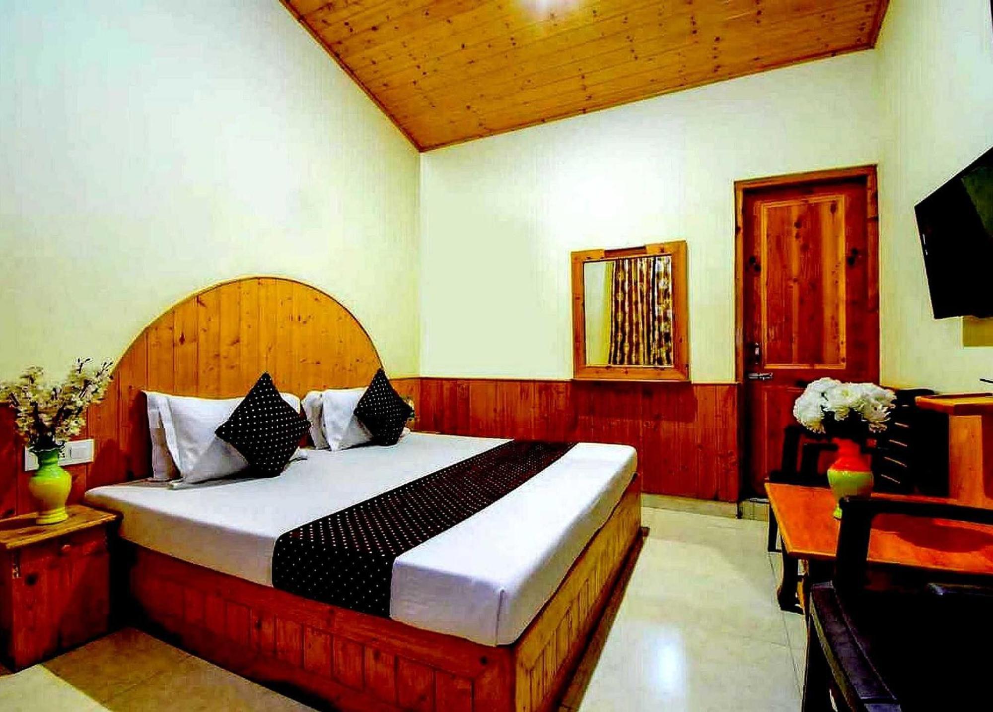 Oyo Flagship 82405 Cochin Manali (Himachal Pradesh)