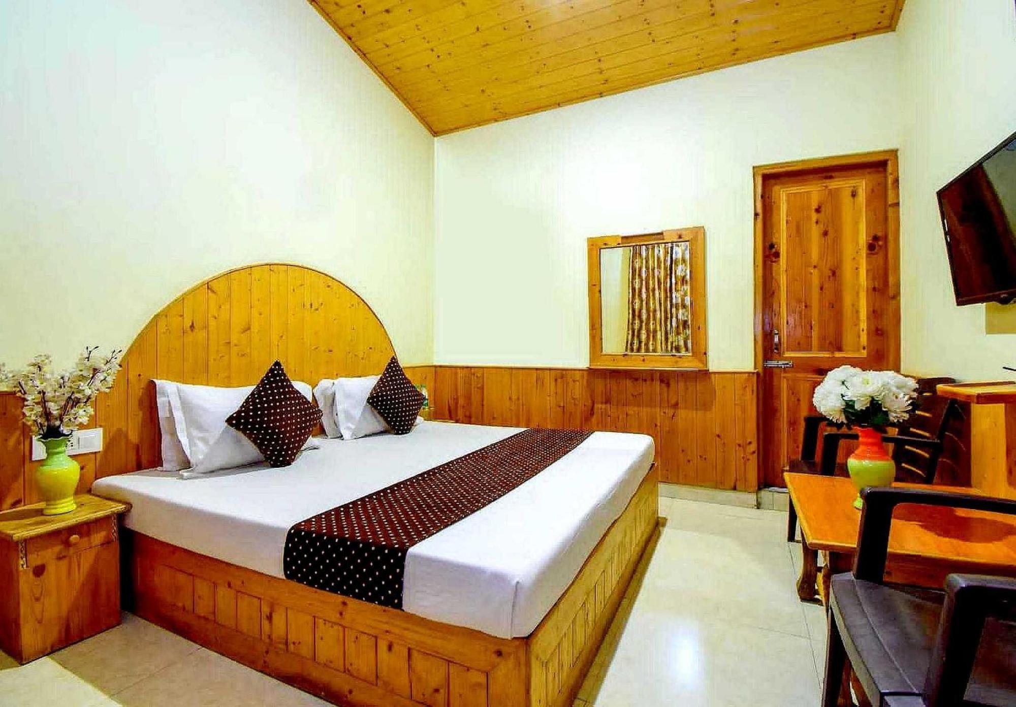 Oyo Flagship 82405 Cochin Manali (Himachal Pradesh)